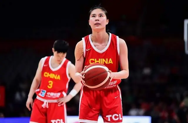 两战输2分被双杀！女篮输球真相藏在3个细节里，宫鲁鸣真没啥办法