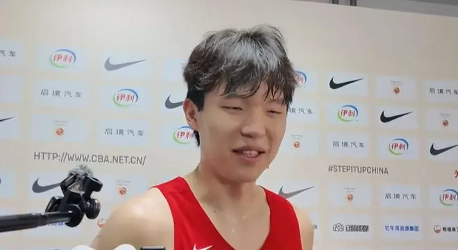 杨瀚森：通过训练磨合一起在场上打出默契，晚上全力去拼