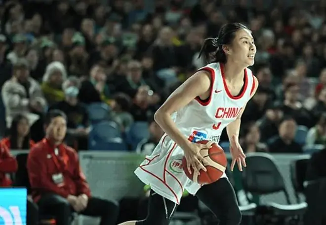 女篮82-84澳大利亚2喜2忧！孙宇惊喜，后场实力糟，宫鲁鸣灾难性