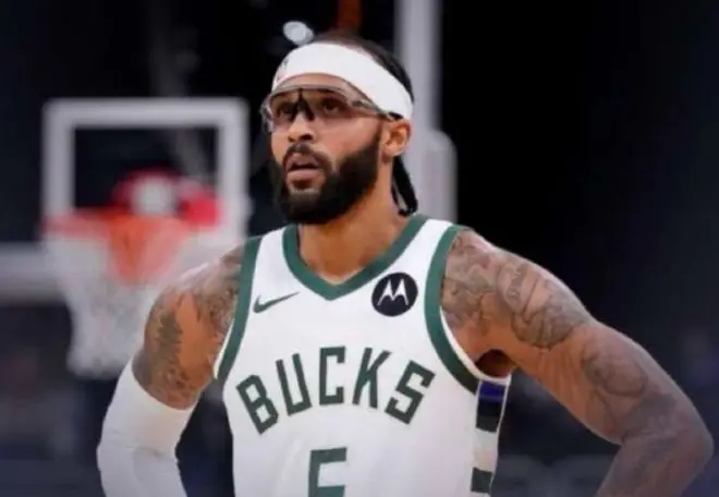 又是阴阳合同？雄鹿给底薪球员疯狂涨薪，NBA官方介入调查