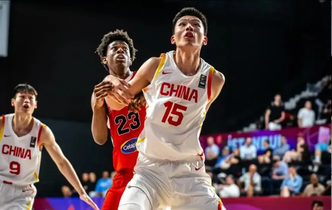 劈扣媲美阿联！“小周琦”场均5.3盖帽，球迷：去美高练练能冲NBA