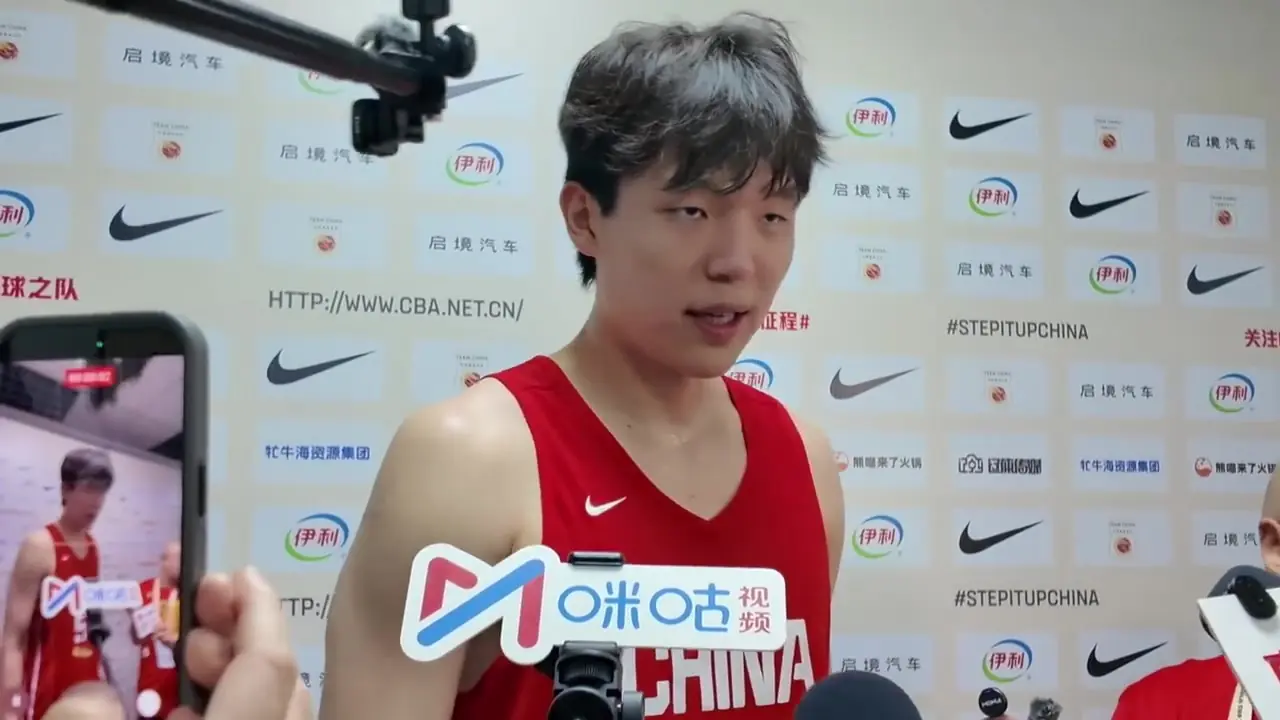 杨瀚森：通过训练磨合一起在场上打出默契 今天晚上全力去拼