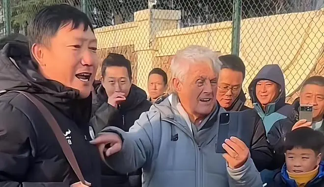 意外！他是最接近签约费耶诺德的国足锋霸，如今已退役投身青训