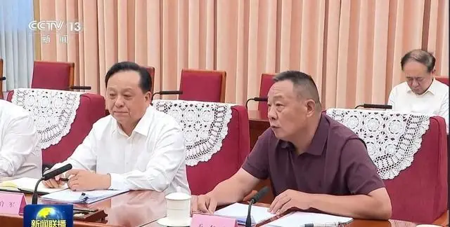 于东来坐进国务院会议室那一刻，中国经济悄悄换了赛道