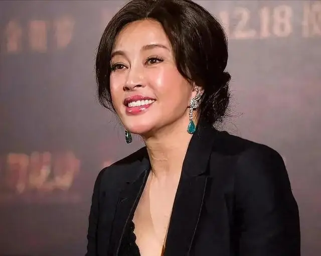凌晨在北京去世、有8个男朋友?75岁的刘晓庆私生活谣言有多荒唐