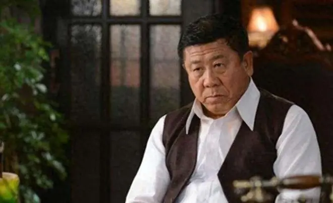原来他俩是两口子，荧幕上那么狠，回家工资全交，68岁还不敢退休