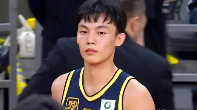 中国男篮大换血！两大核心全部缺席，徐杰张镇麟迎来出头机会