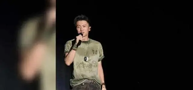 谢霆锋大张伟郑州隔墙开唱，一冷一热两重天