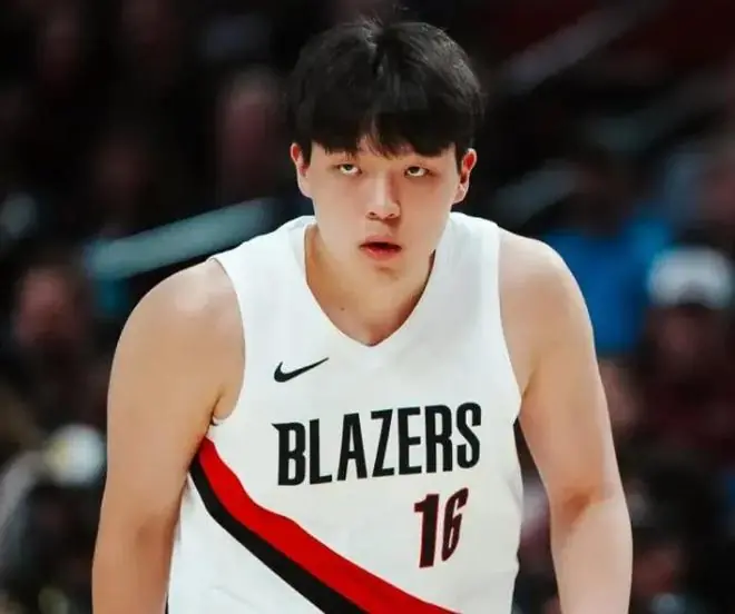 杨瀚森夏联首秀状态低迷！半场4中1仅2分，但两点仍有提升！