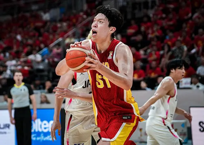 世预赛：中国男篮19分惨败日本 杨瀚森替补9分4犯高诗岩在场-22