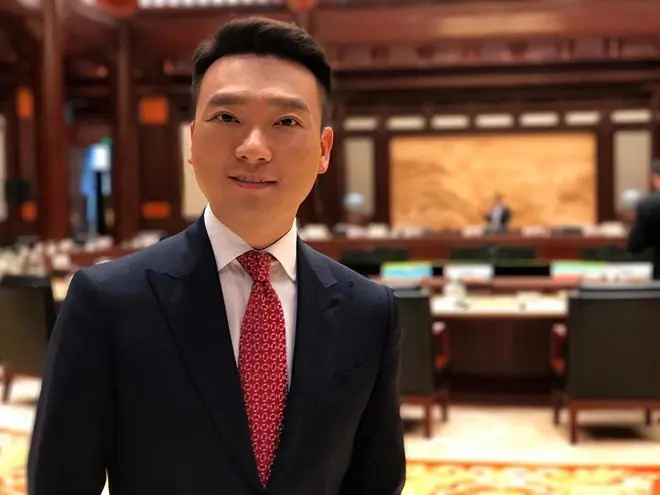 54岁康辉含泪谈丁克选择：“爸妈走时，我手机里没有一张合影”