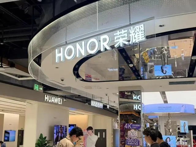 荣耀官宣与中国足球小将达成战略合作