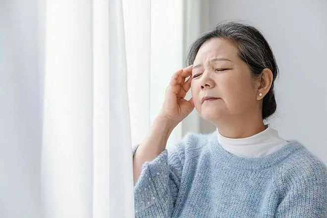 学医后才知道，脑梗最危险信号，不是手脚麻，而是频繁出现4症状