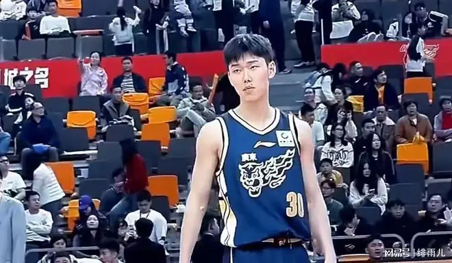 不打了！广东新锋线被曝欲加盟同曦男篮，朱芳雨确认放人！