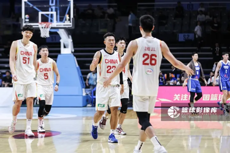 媒体人：中国男篮今天中午启程回国 休整一下然后开总结会