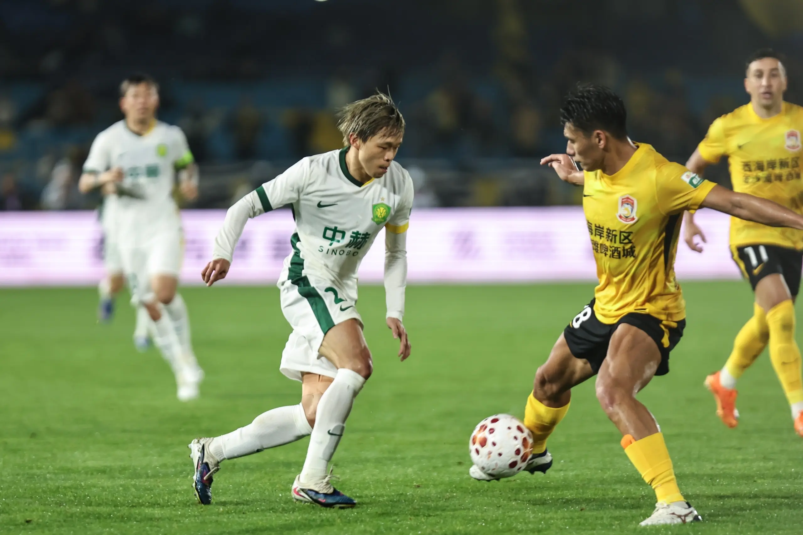 主场2-1力克海港后，青岛西海岸在中超联赛已经13轮不败