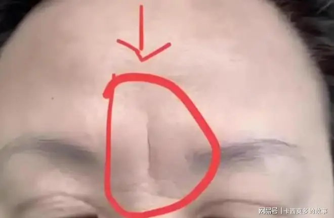 老辈人常讲：眉间有“天眼纹”的男人不一般！这是前世修来的福报