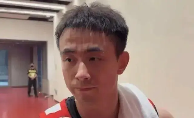 CBA男篮速递!赵继伟突发崴脚出战成疑,山西签约国手前锋,杨鸣吐露心声,辽篮热身赛时间出炉