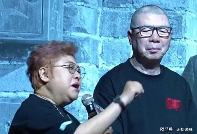 赔了夫人又折兵，本想替韩红说句公道话，不料自己先被扒个底朝天