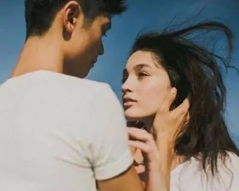 一个女人,允许你在这4个时候“越界”,摆明了就是在偷偷喜欢你