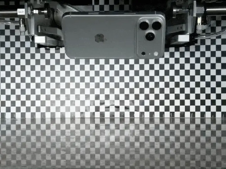 iPhone 18 Pro 真机全曝光，网上传遍了...