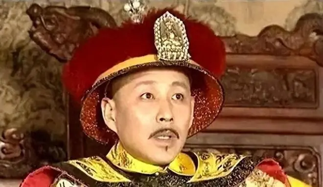 康熙在一老妇家吃饭，老妇怒道这个位置你不能坐，康熙：赏黄马褂