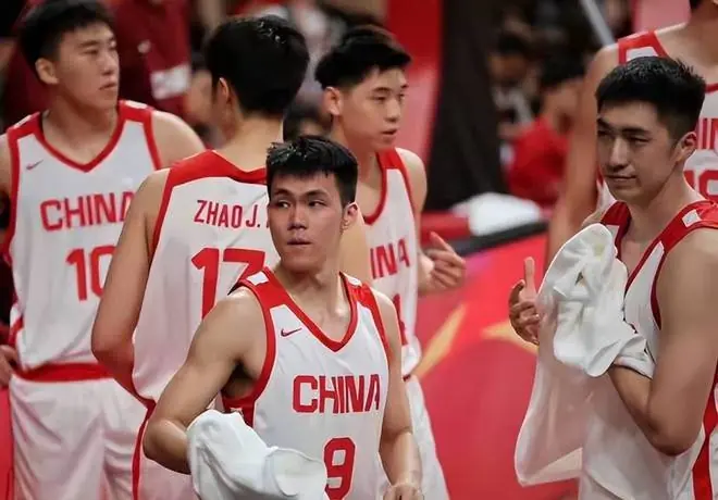 中国男篮回国开总结会，杨瀚森行程拉满，庞峥麟得跟廖三宁争名额