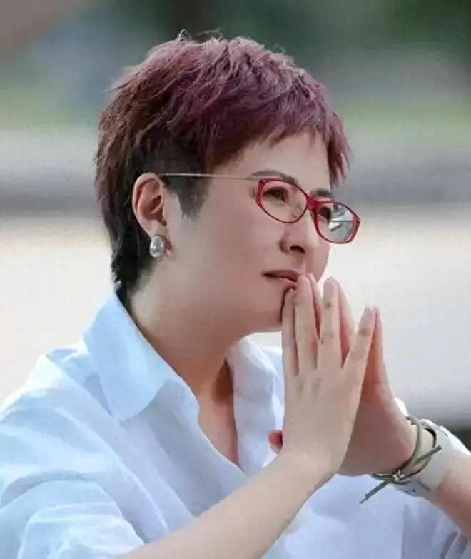 嫁李铁不后悔!张泉灵卸下伪装,自曝在央视受排挤,她没法说谎