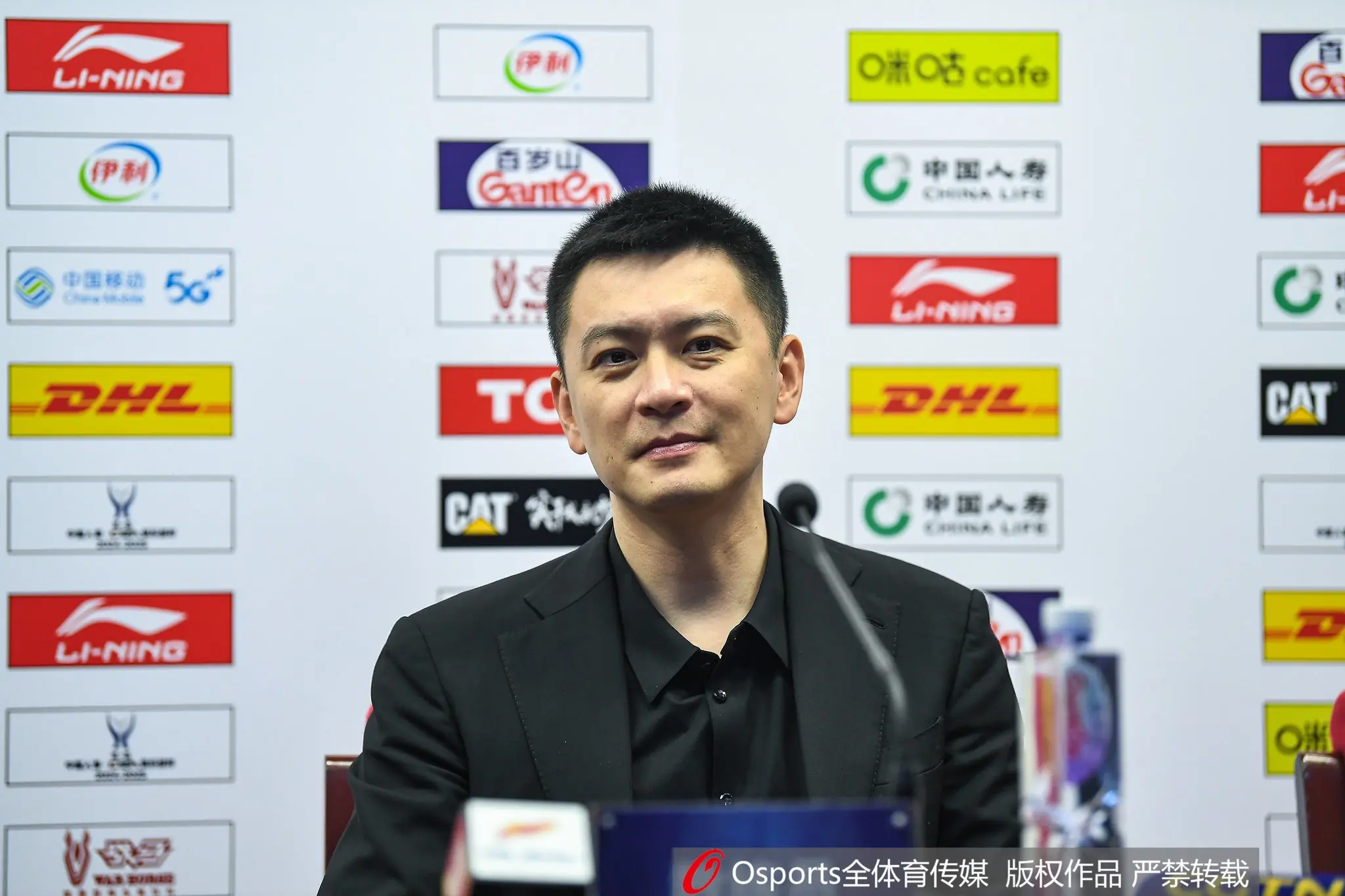 杨鸣：世界杯中场时各种前锋这渴了那饿了全来了 谁能记住后卫呢