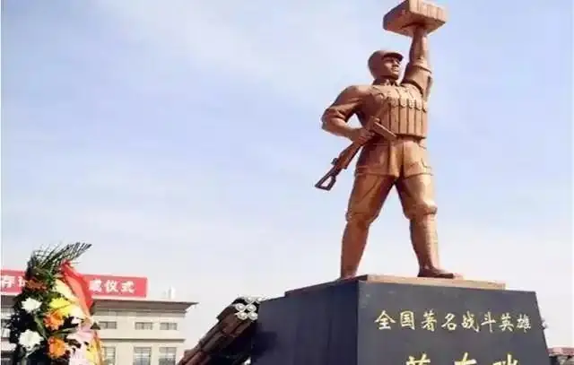 中小学教材大幅删除历史民族英雄，这种变化对学生历史观有何影响
