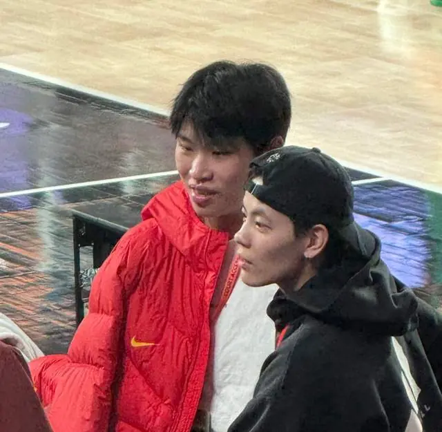 2米26张子宇砍下28分10板！中国女篮2分惜败澳大利亚，王思雨16分