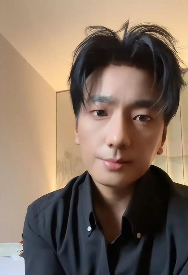 海来阿木演唱会爆哭！飞鸟奇景悼念亡女，前妻旧说辞被扒，不简单