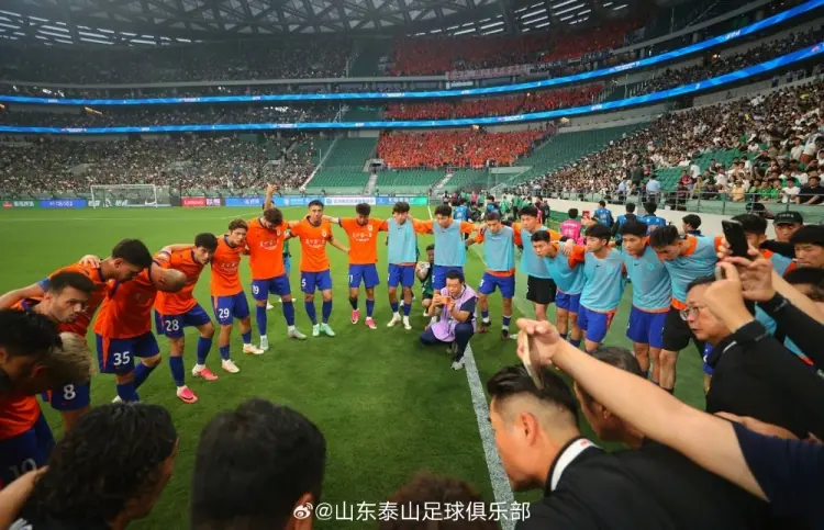 山东泰山客场0-2不敌北京国安，但所有队员咬牙坚守、顽强对抗