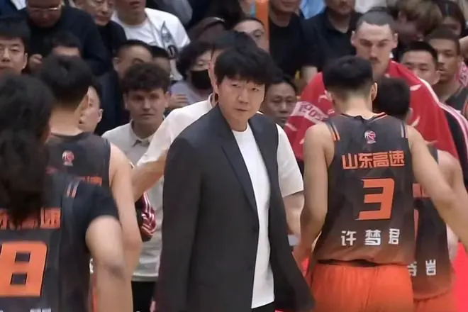 CBA最新消息！山东官宣新教练，石奎放弃选秀，广厦男篮被传拆家