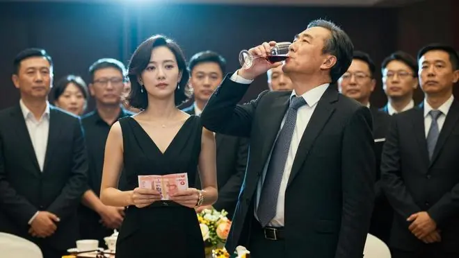 女董事长给高管分200万，唯独让我排队，我转身抛售股份她急疯