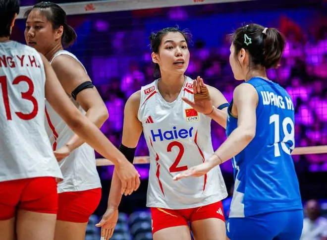 女排2-3加拿大就输在两点！发球差距大，二三号位打不开！