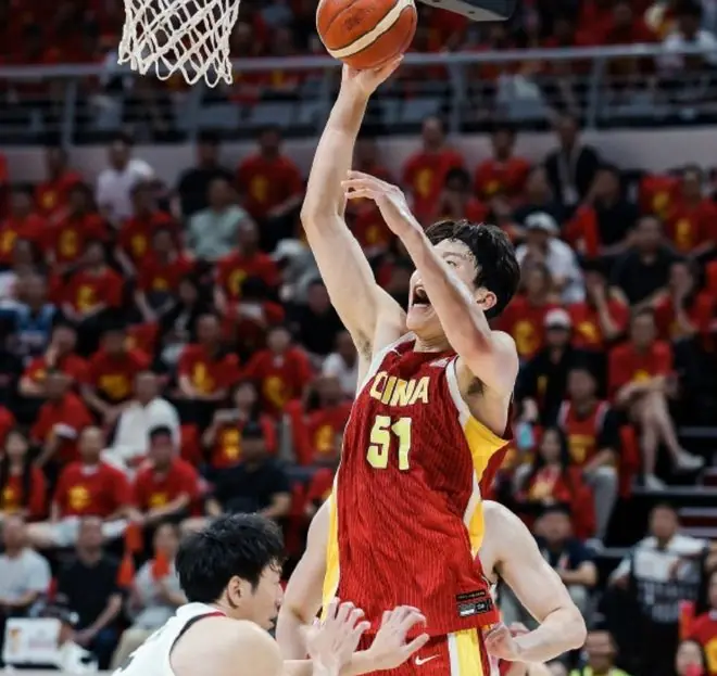 主场惨败日本男篮19分！中国男篮乱打一气，又被逼入绝境