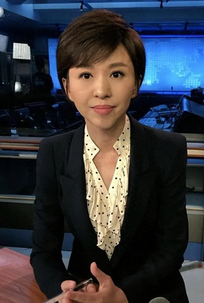 48岁欧阳夏丹现状：离开央视，被教授邀请现身挪威，至今未婚未育