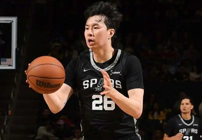 NBA夏联：勇士金队29分大胜马刺 韩国李贤重11分11号秀11+8