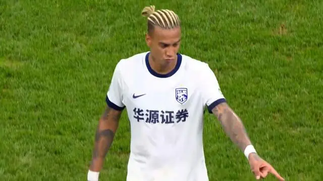 3-2，大连英博2度落后逆转 马莱莱绝杀脱衣庆祝 毛伟杰救了李国旭