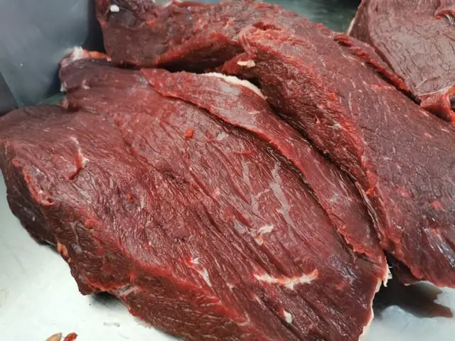 四川假牛肉黑窝点被端：你花高价的“牛肉”，可能是猪肉加牛血？