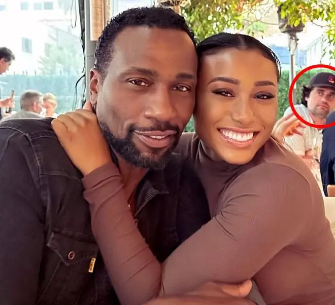 1张合影藏匿弑亲嫌犯！粉丝在59岁Cynthia Bailey旧照中发现恐怖细节，3条留言引爆热议