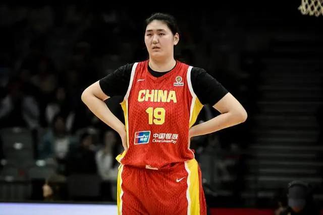 单节仅6分！女篮热身2分落败，张子宇空砍28+10，宫鲁鸣难言满意