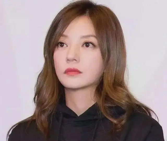 黄有龙万万没想到，自己花重金栽培大的女儿，反倒成全了赵薇