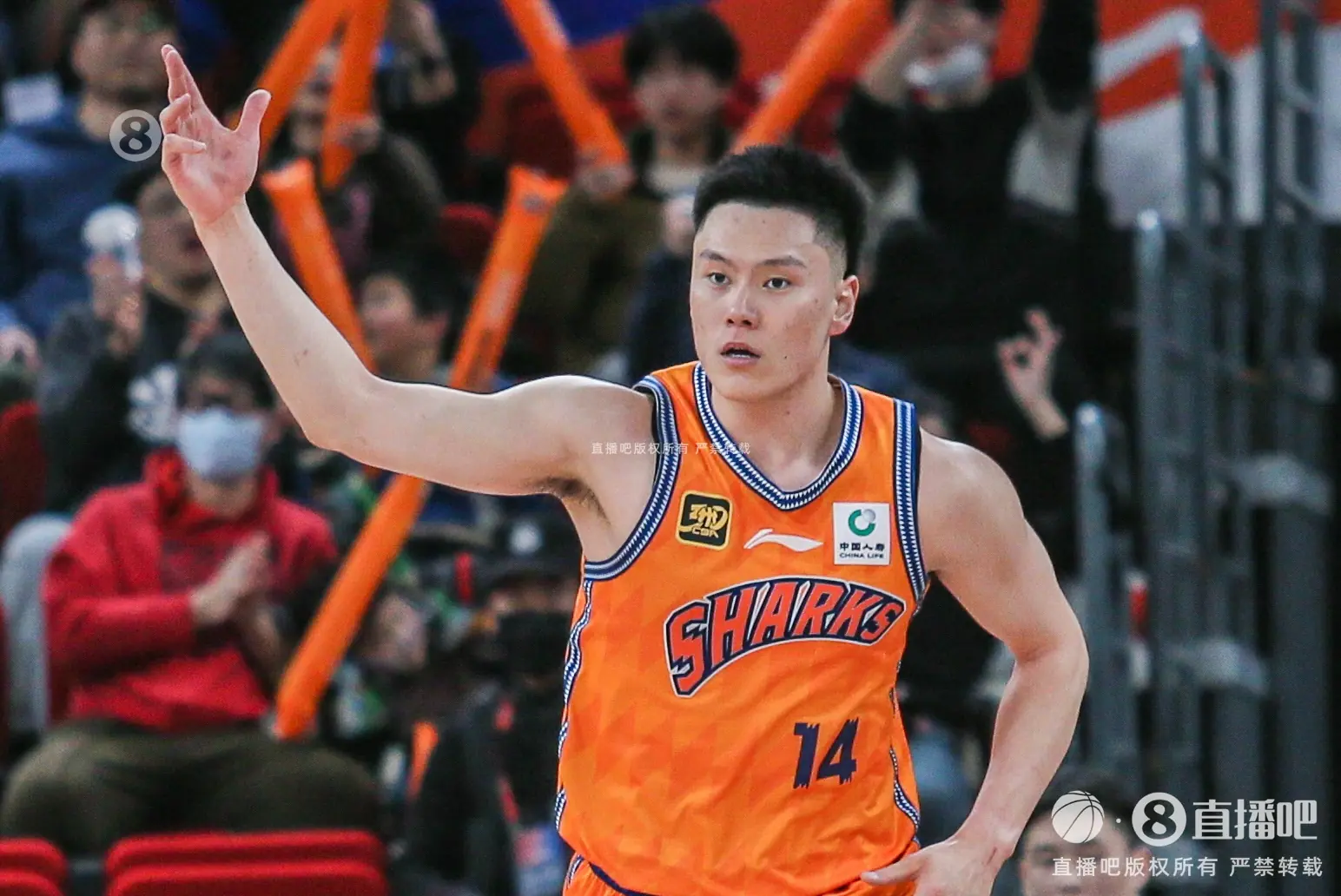 直播吧：李弘权确认与上海续约 未签顶薪是为球队日后引援做牺牲