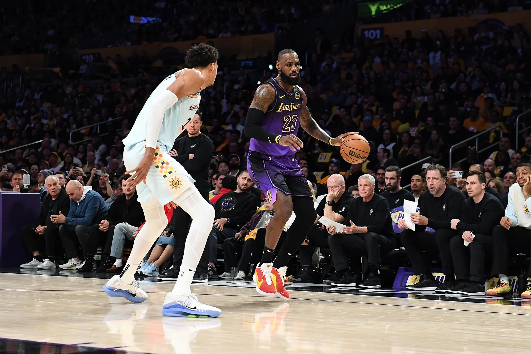 评论员：詹姆斯若加盟马刺将损害其历史地位 那里他最不该去