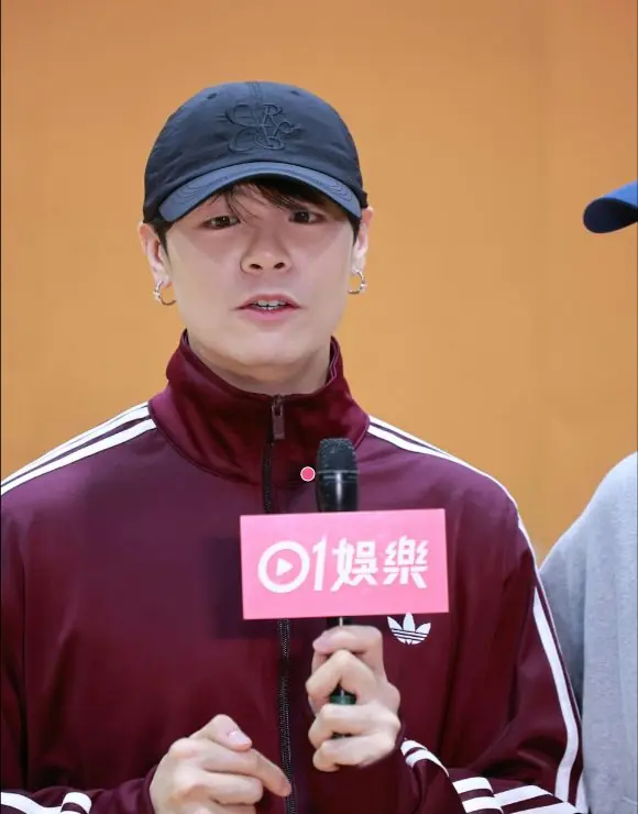 TVB小生回应乐小姐生日会偷礼物事件！称在场人都知道！网友涌入涉事者社交网
