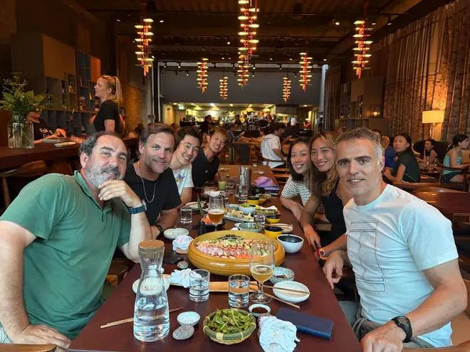 郑钦文笑容灿烂,与团队聚餐被疑散伙饭,急盼恩师回归冲击大满贯