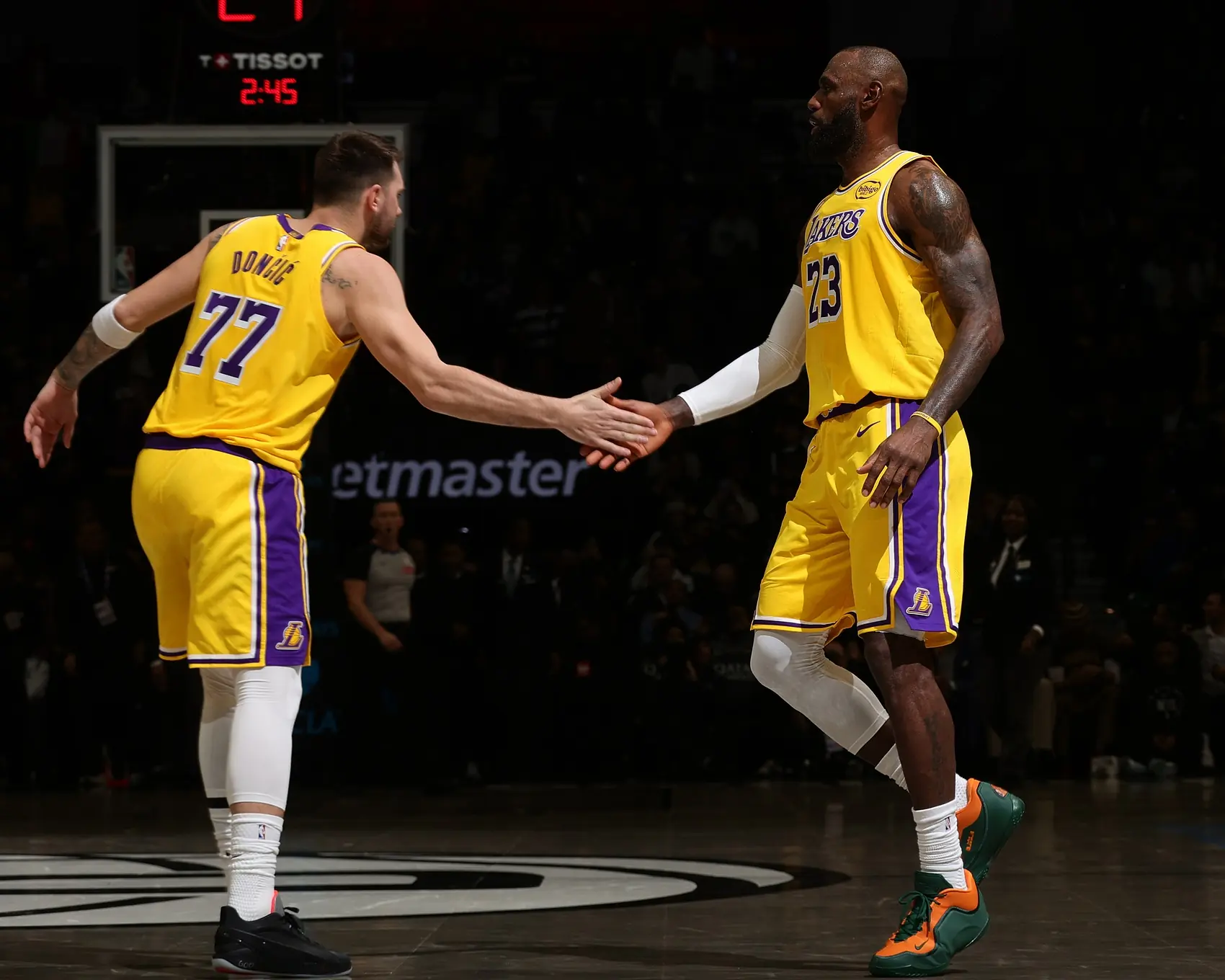 ClutchPoints:从科比到詹姆斯再到东契奇 湖人巨星传承继续